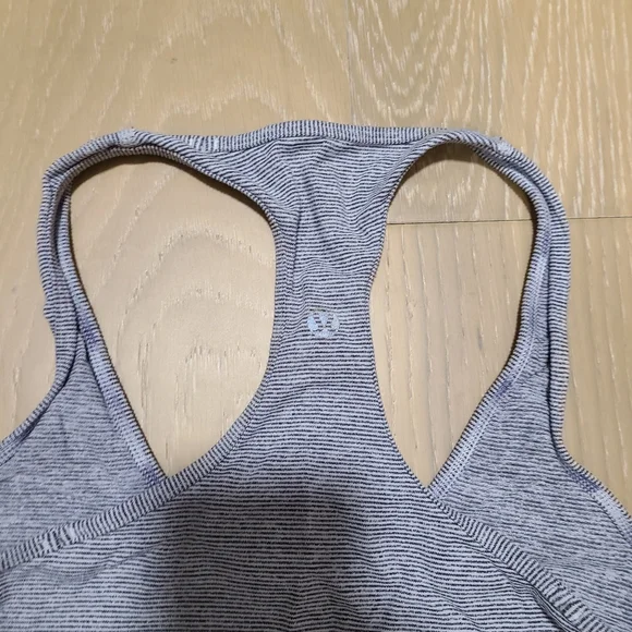 Lululemon striped tank size 4 - Picture 2 of 3